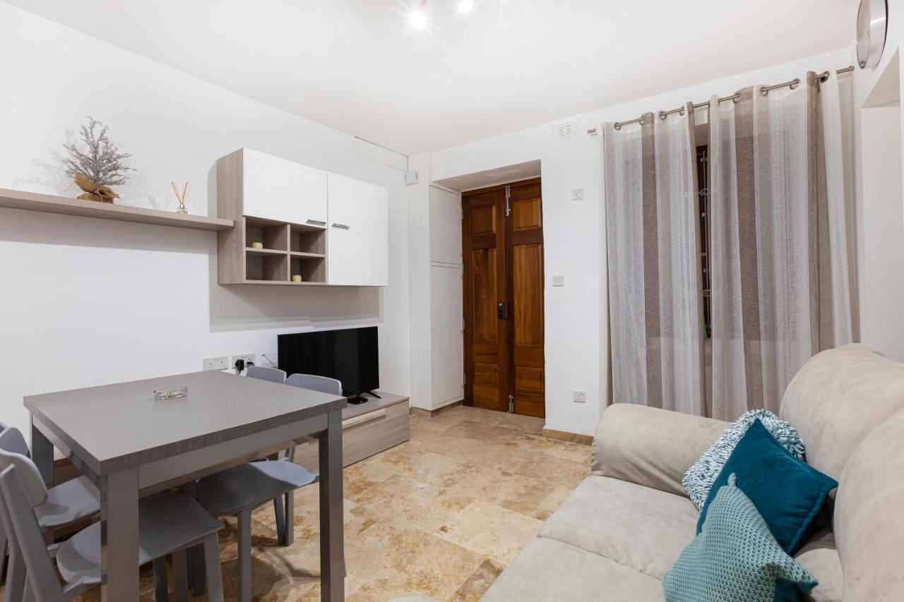 Designer Home With Comfy Sofa In Central Valletta By 360 Estates Exterior photo